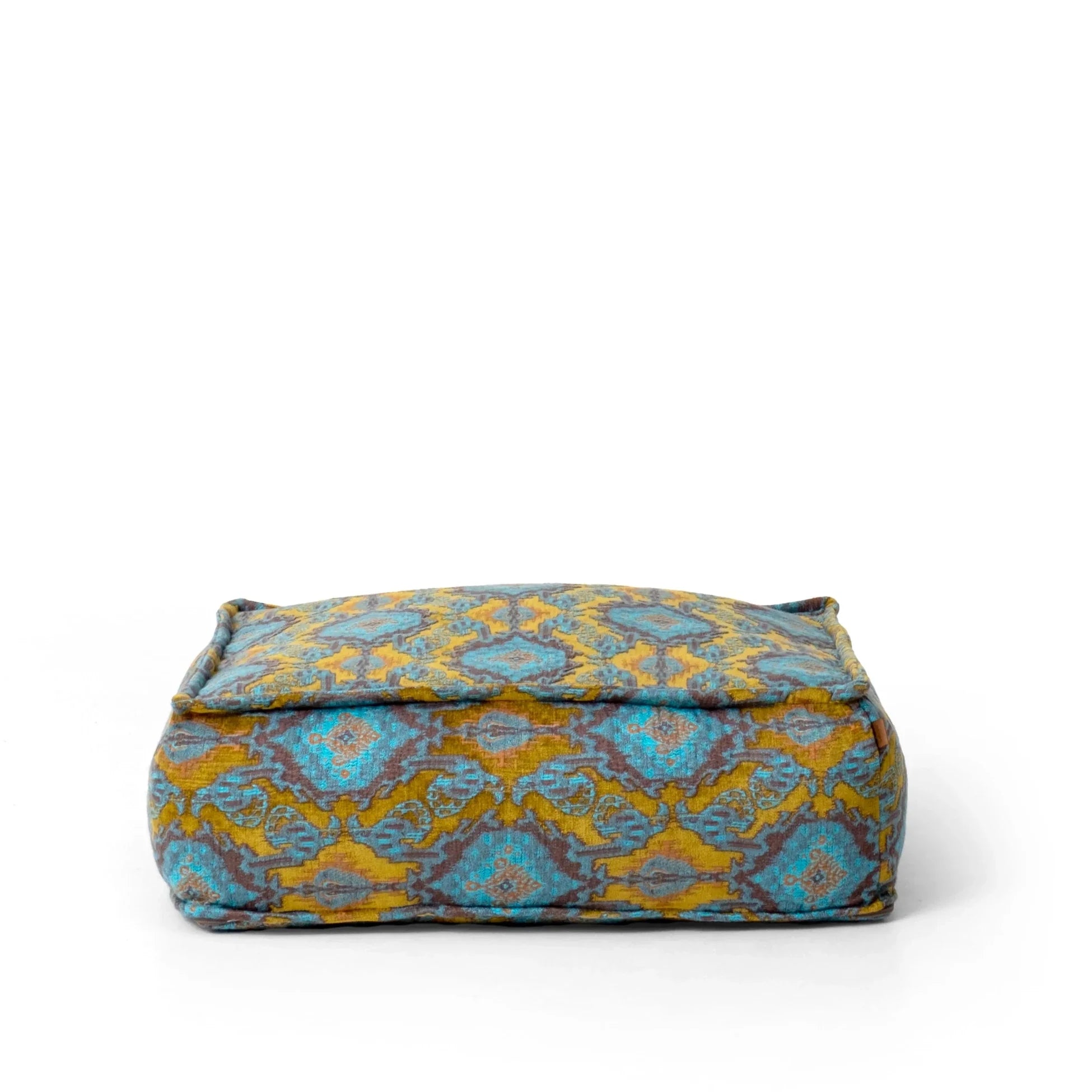 Quadratischer Ikat-Puff