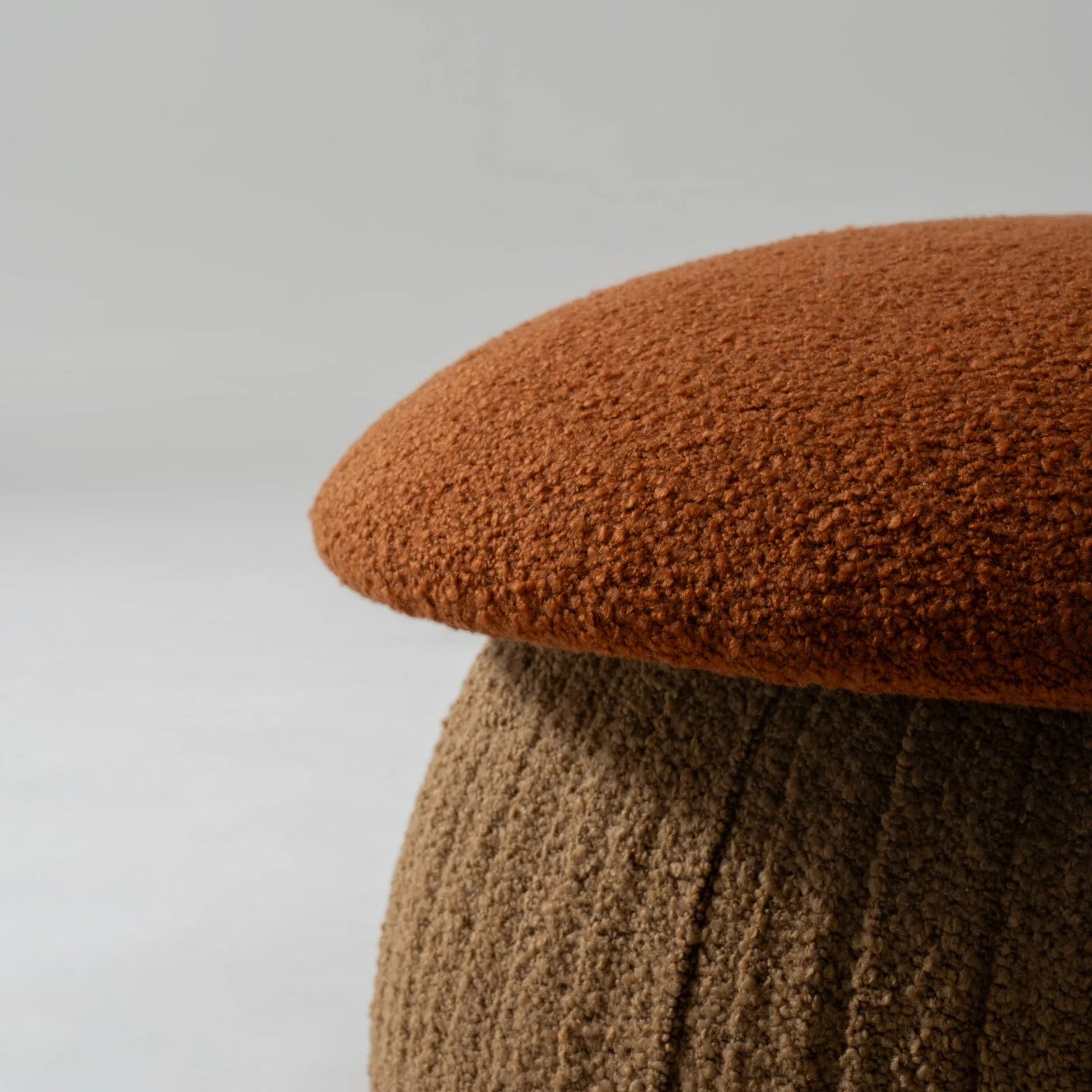 Smurf Pilz-Pouf Medium mit Plüschstoff